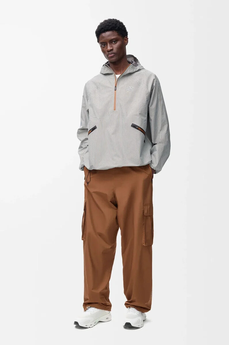 pantalon cargo en toile technique couleur caramel