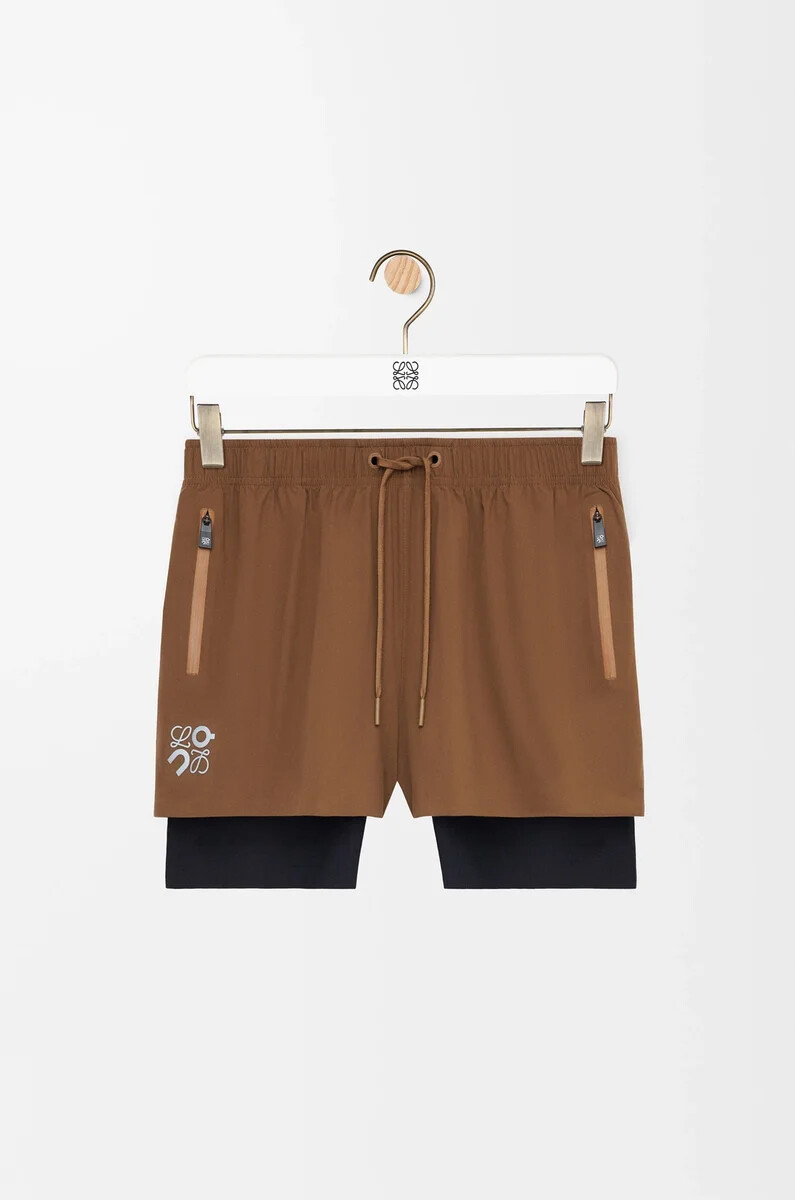 short de performance en tissu technique couleur caramel